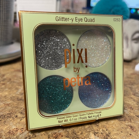 Pixi Glitter-y Eye Quad in Pearl Blue - Picture 5 of 8